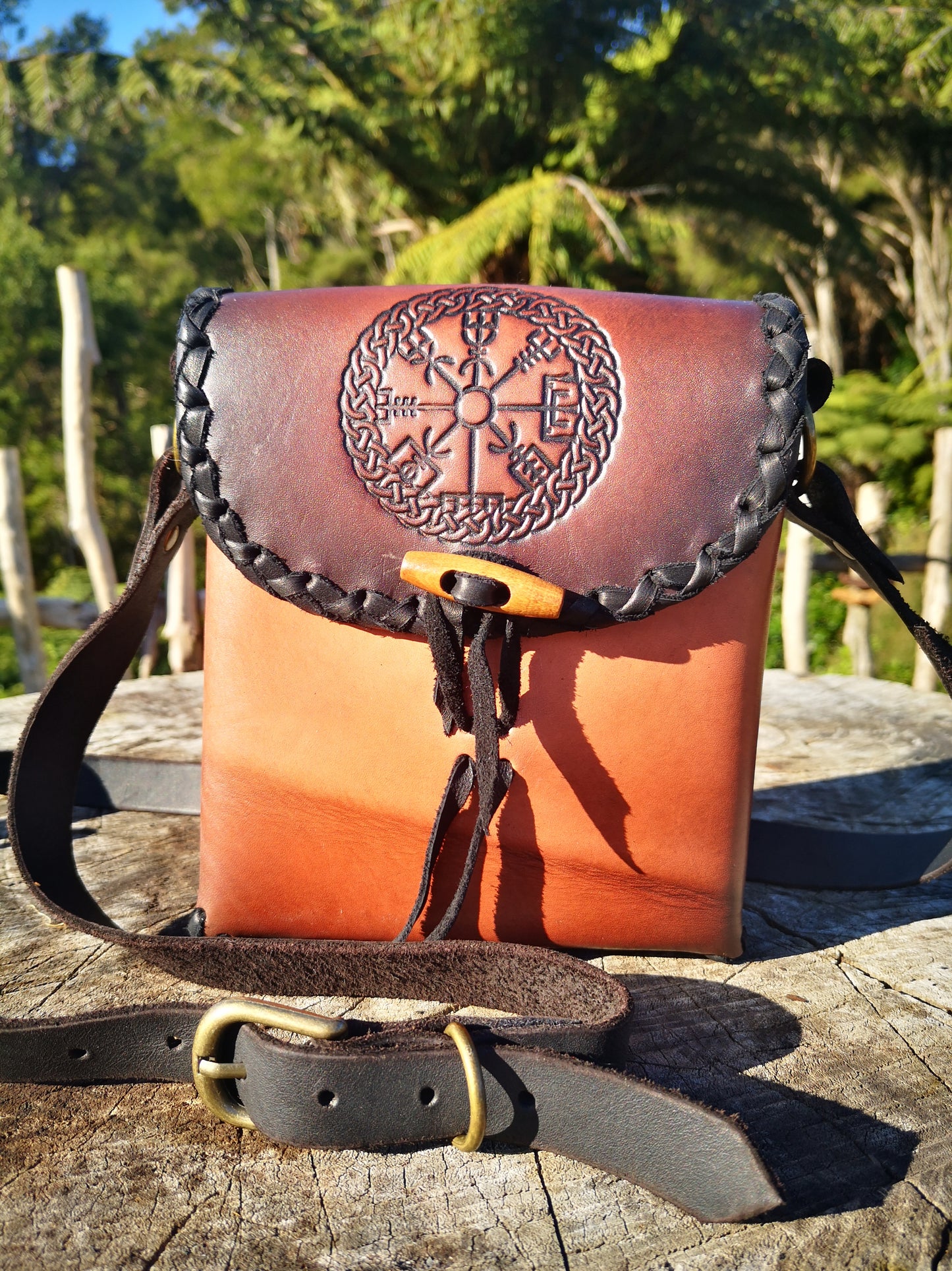 Vegsivir Crossbody Bag