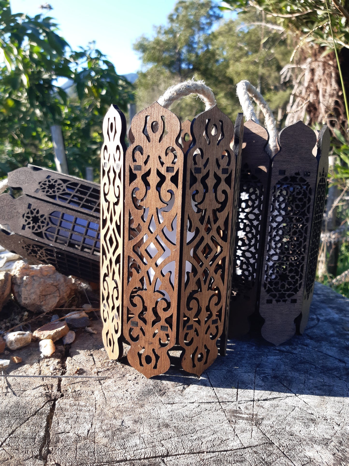 Solar rechargeable Wooden Lantern - Flame Effect