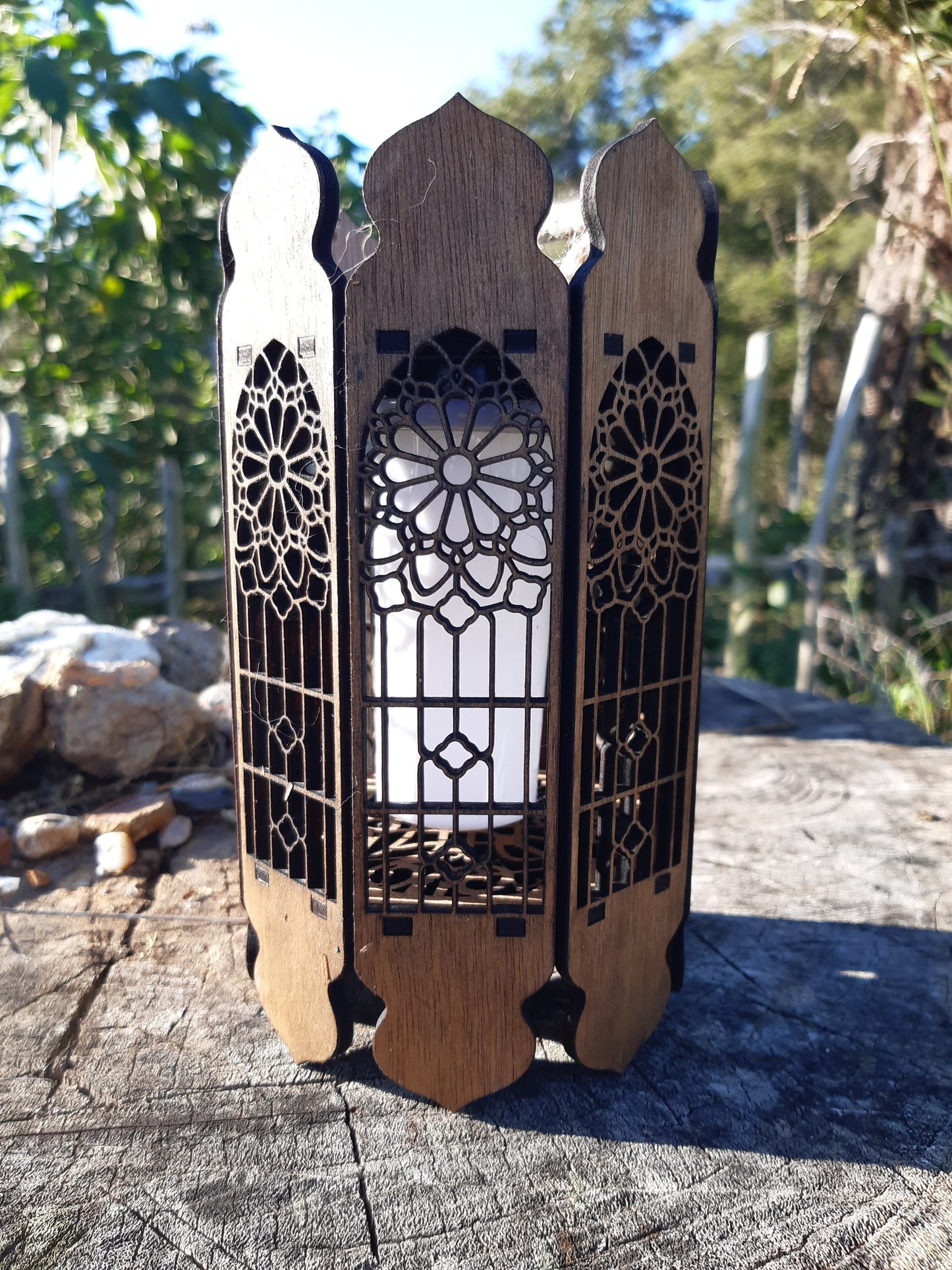 Solar rechargeable Wooden Lantern - Flame Effect